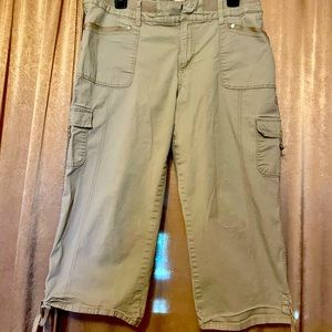 Gloria Vanderbilt Beige Capris Size 12